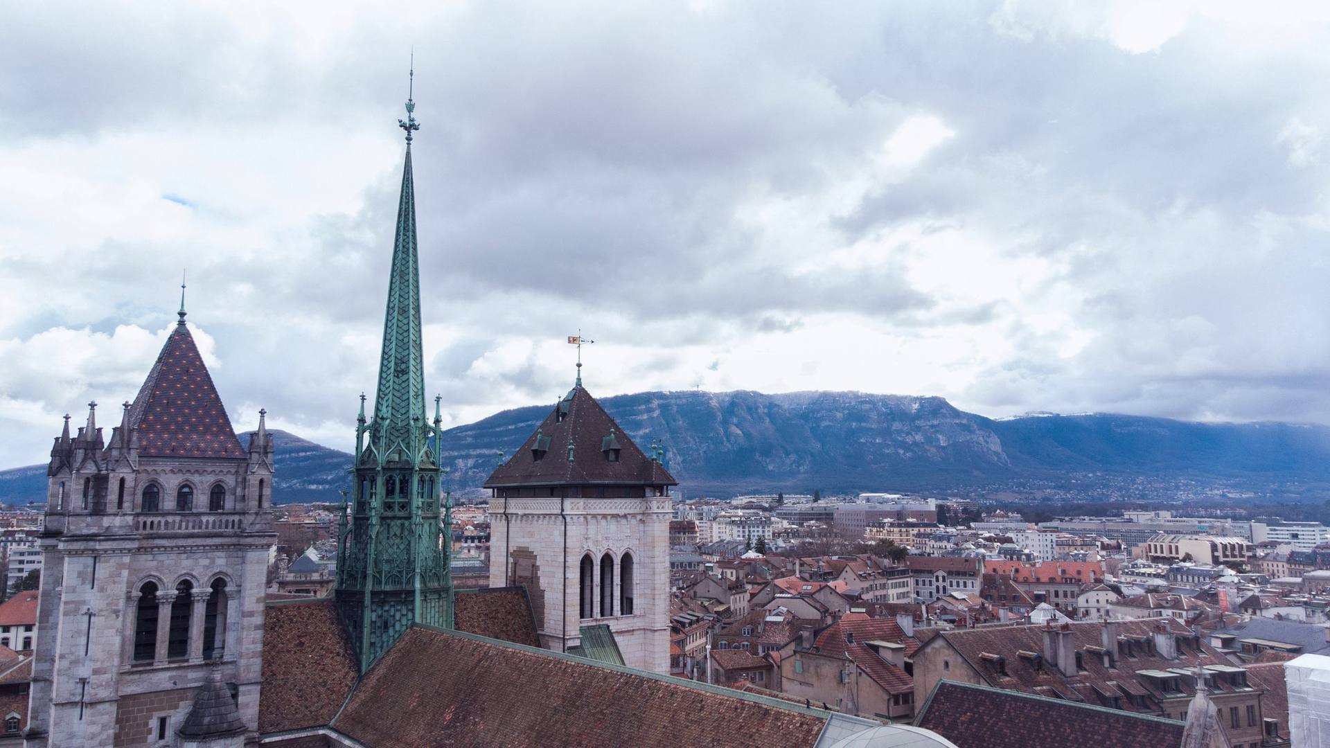 La vieille ville de Genève et la cathédrale Saint-Pierre